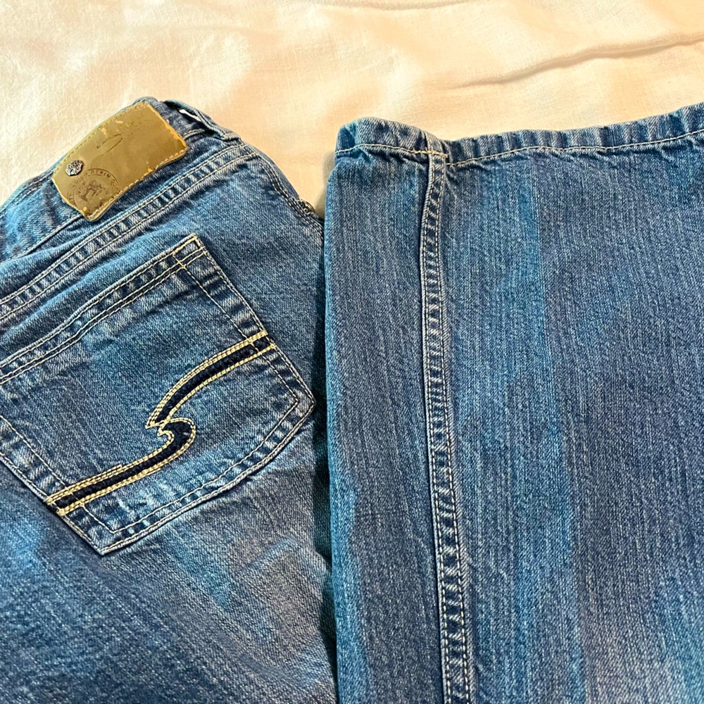 Navy blue women’s boot cut jeans